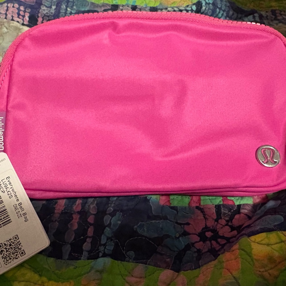Lululemon Everywhere Belt Crossbody Bag 1L Sonic Pink Women Men NWT - Picture 2 of 4